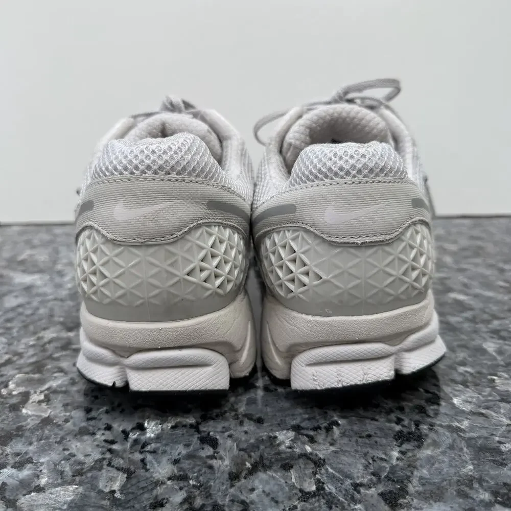 Nike Zoom Vomero 5 Vast Grey Mens Size 10.5 Athletic Retro Shoes Sneakers